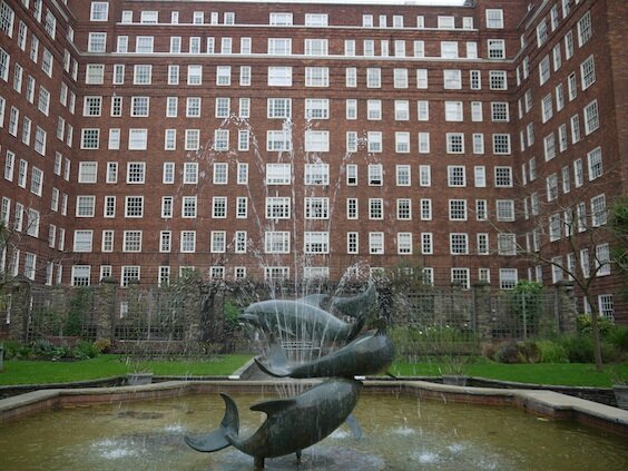 Dolphin-Fountain-Dolphin-Square