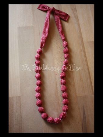 collier boulesE