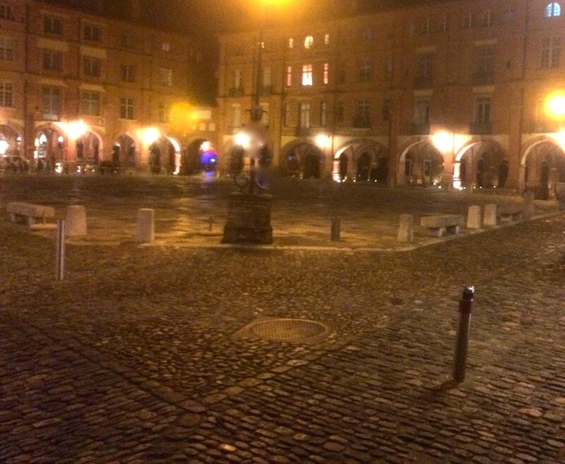 La place nationale, ex place royale, ex place impériale