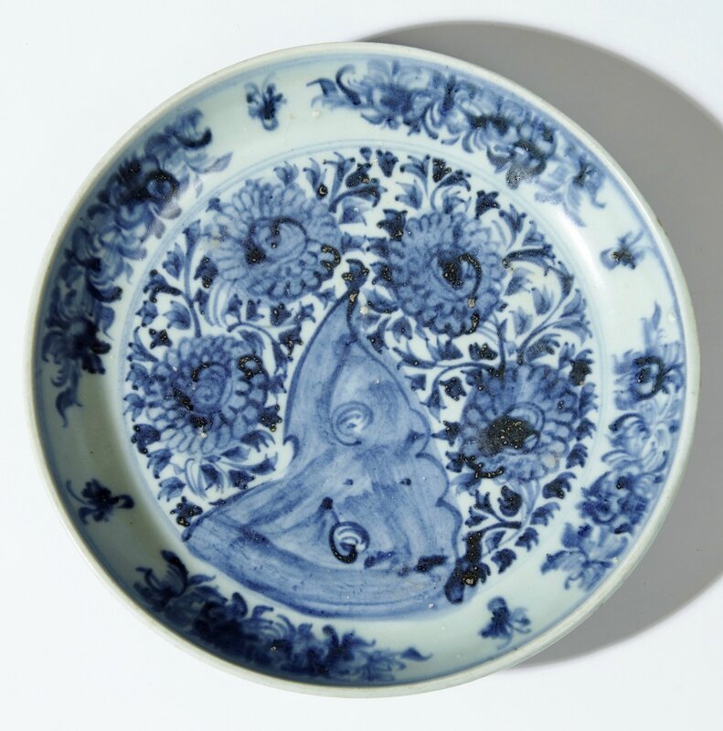 Plat à décor d'un rocher, Chine, Fujian, fours de Zhangzhou, dynastie des Ming, période Hongzhi-Zhengde (1488-1521)