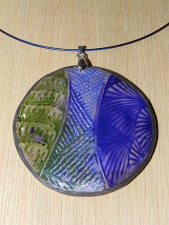 Pendentif rond encre bleu violet