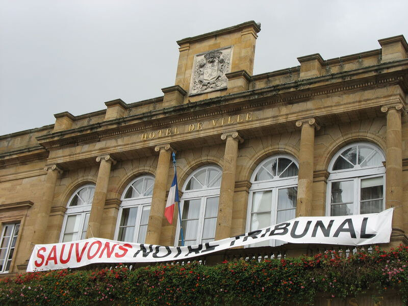 Moulins, tribunaux en grève (03)