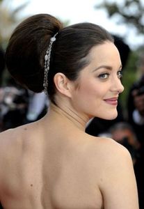 Le-chignon-Bun-de-Marion-Cotillard_resize_diapo_h