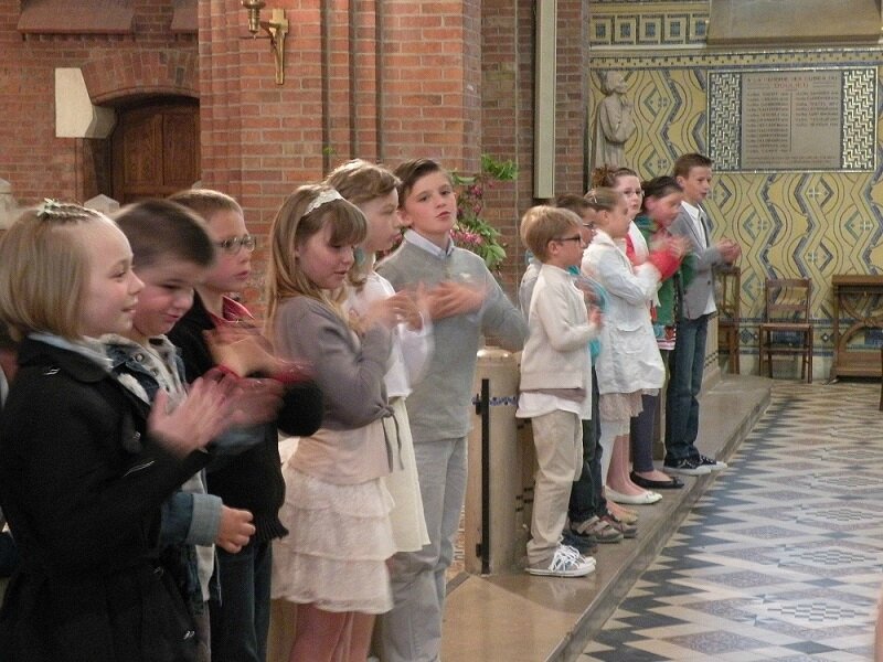 2013-06-02-entrées en eucharistie-LE DOULIEU (11)