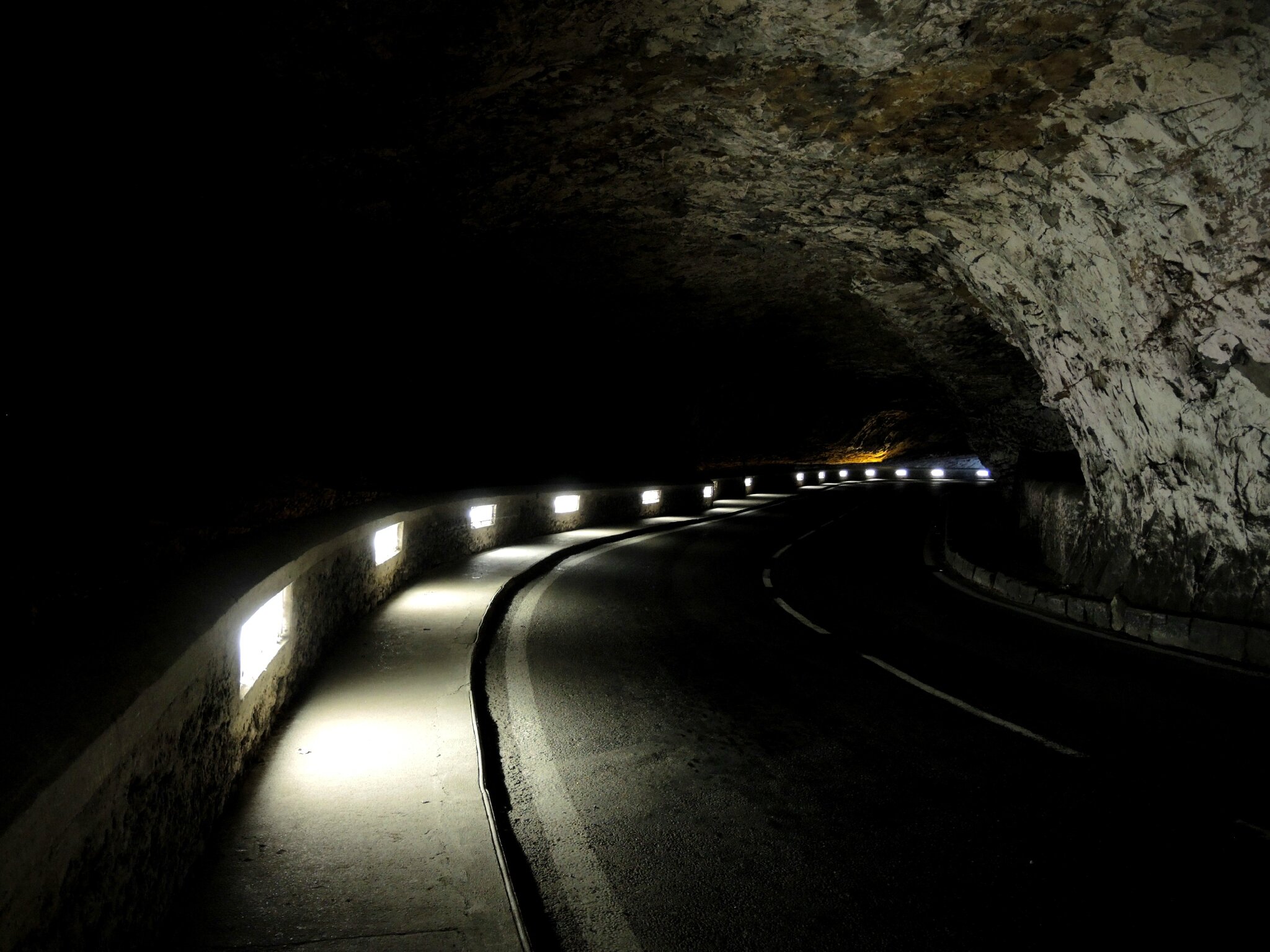 Le Mas d'Azil, dans la grotte, route