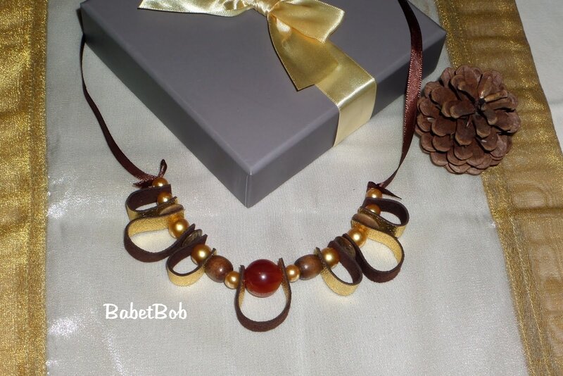 collier raz du cou perles et cuir (3).JPG