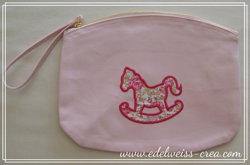 Trousse pochette - Broderie cheval à bascule liberty Félicité