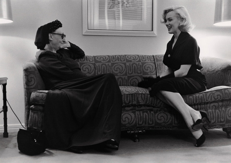 1953-01-LA-Sunsent_Tower-Marilyn_with_Edith_Sitwell-010-1-by_george_silk-1a