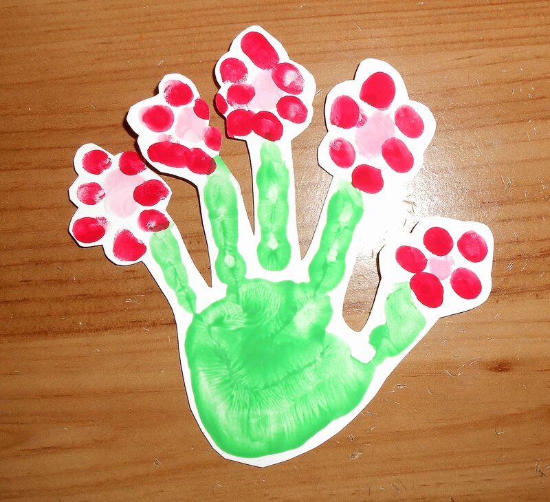 fleurs-pot-panier-empreinte-mains-bebe-enfant-activite-manuelle-peinture-printemps-facile-fete-mere (3)