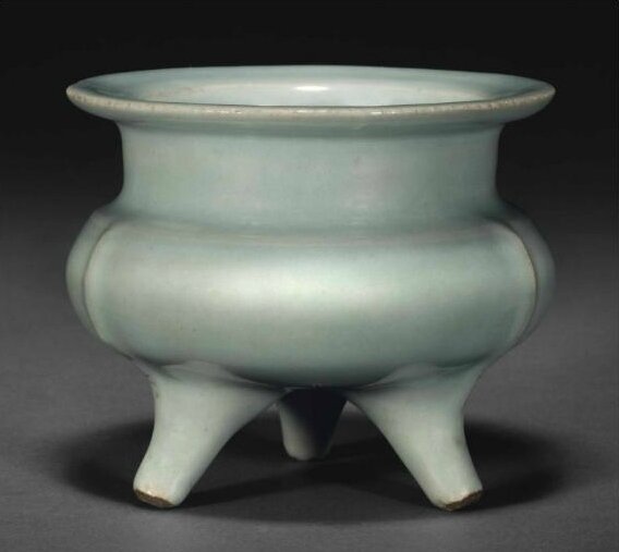 A Longquan celadon tripod censer, Southern Song dynasty (1127-1279)