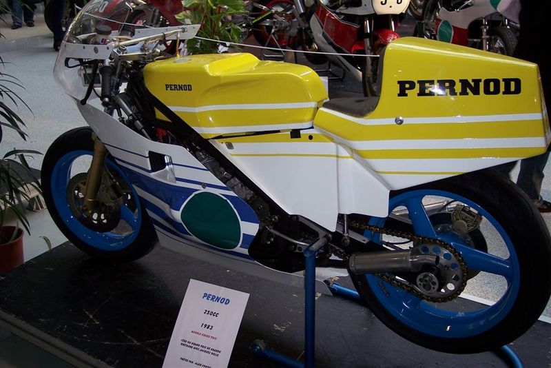 Estrosi_moto_pernod_250_