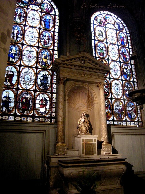 St Merri Paris vitraux autel Vierge