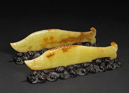 A_pair_of_yellow_jade_carp