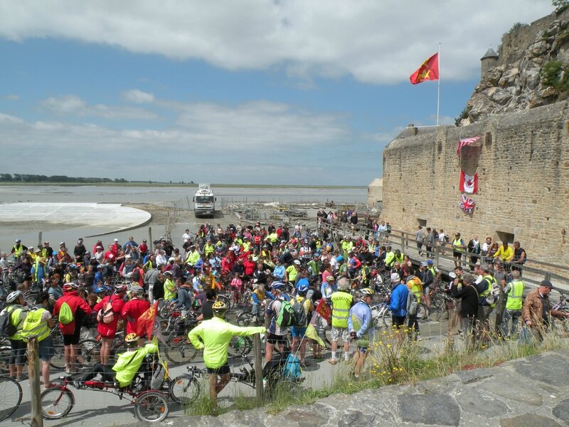 Convergence vélo baie Mont-Saint-Michel 15 juin 2014 rempart