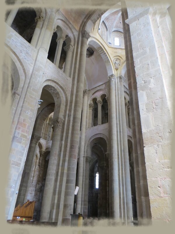 AVEYRON_Conques_abbaye_3