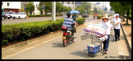 Hangzhou_le_long_des_rues_00