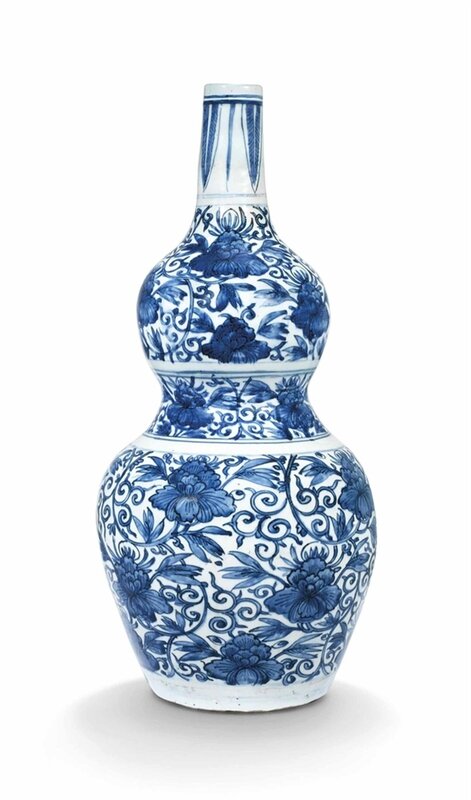 A large blue and white double-gourd shaped vase, Ming dynasty, Wanli period (1573-1619)