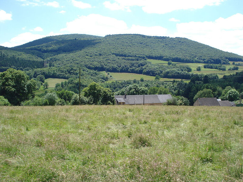 1024px-Mont_Beuvray,_vue_du_nord