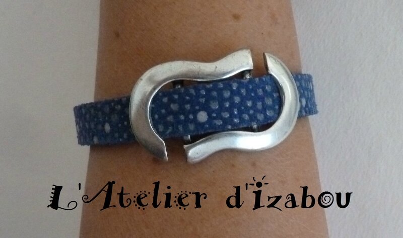 P1200995 bracelet femme cuir bleu constellation et passant original