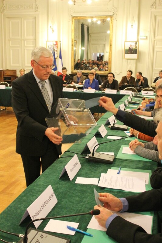 conseil municipal Avranches vote du maire 28 mars 2014