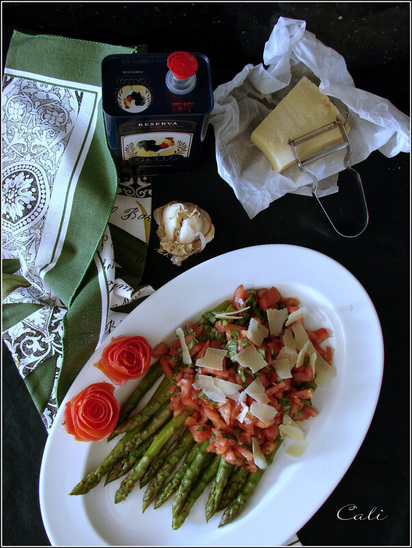 Asperges rôties, Vinaigrette de Tomates & Copeaux de Parmesan 002
