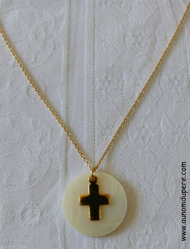 Collier de Communion (plaqué or) - 52 €