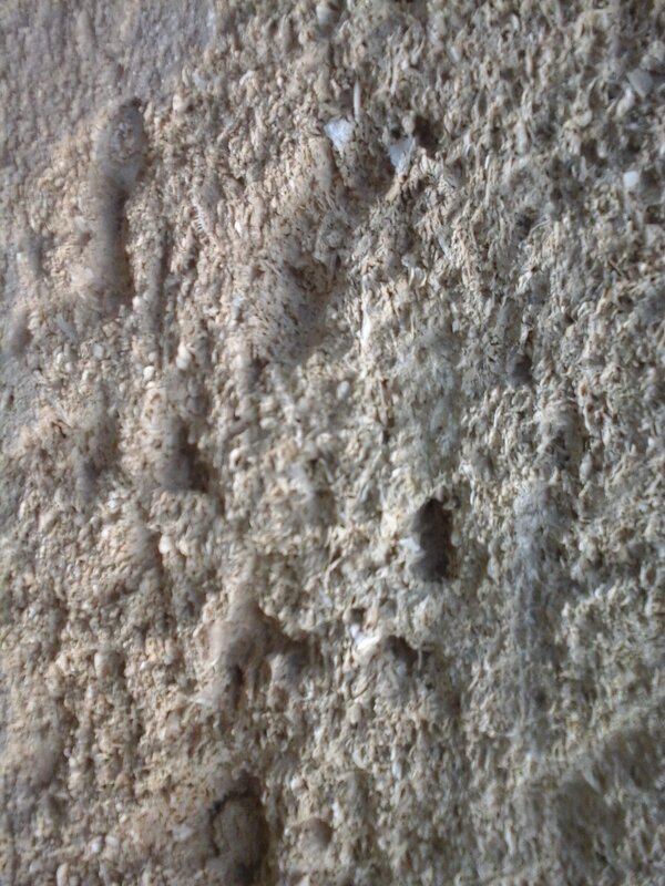 les murs en calcaire et petits 