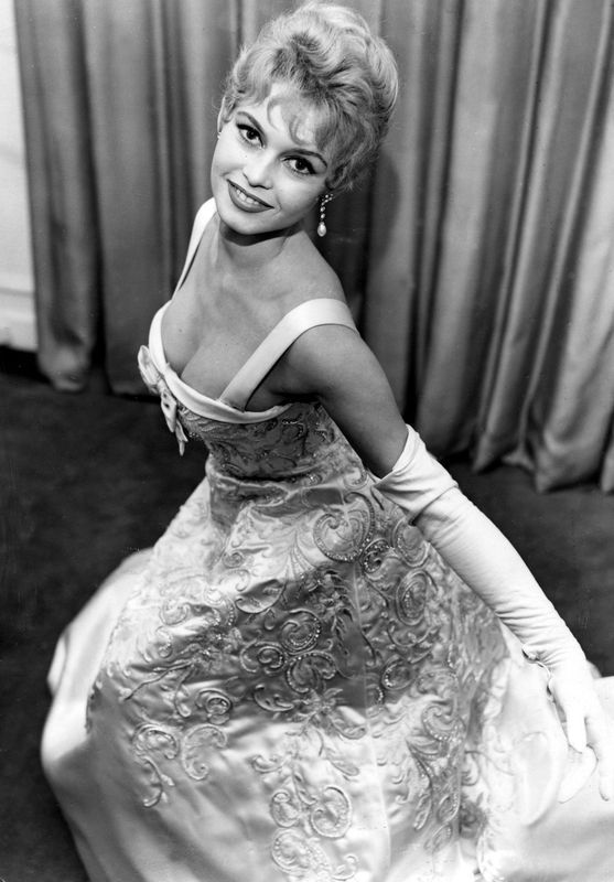 1956-10-29-londres-empire_theatre-022-1