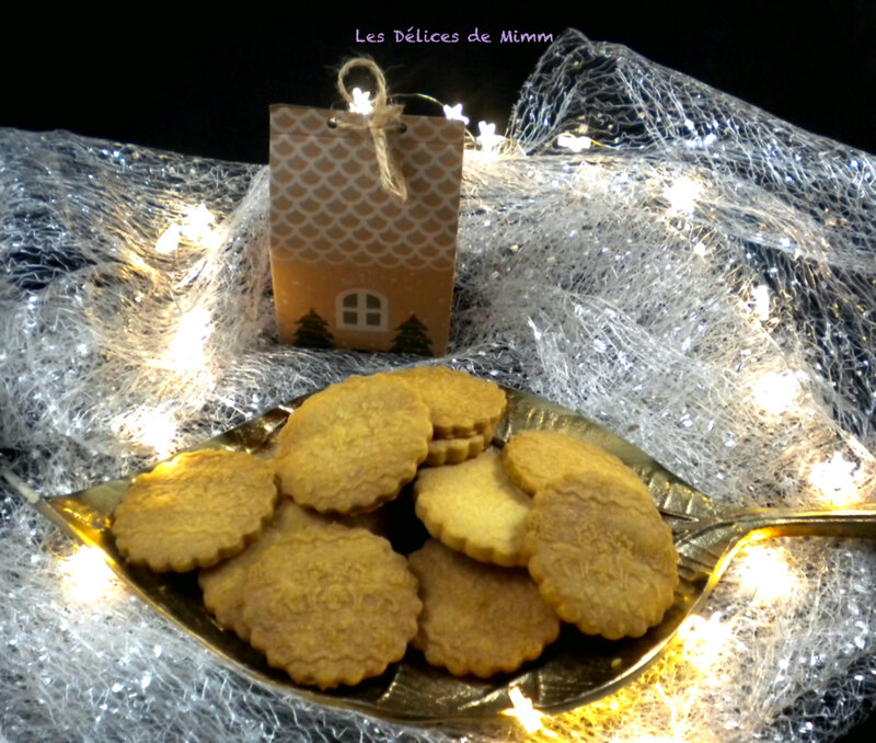 Biscuits de Noël avec un rouleau à motif 3