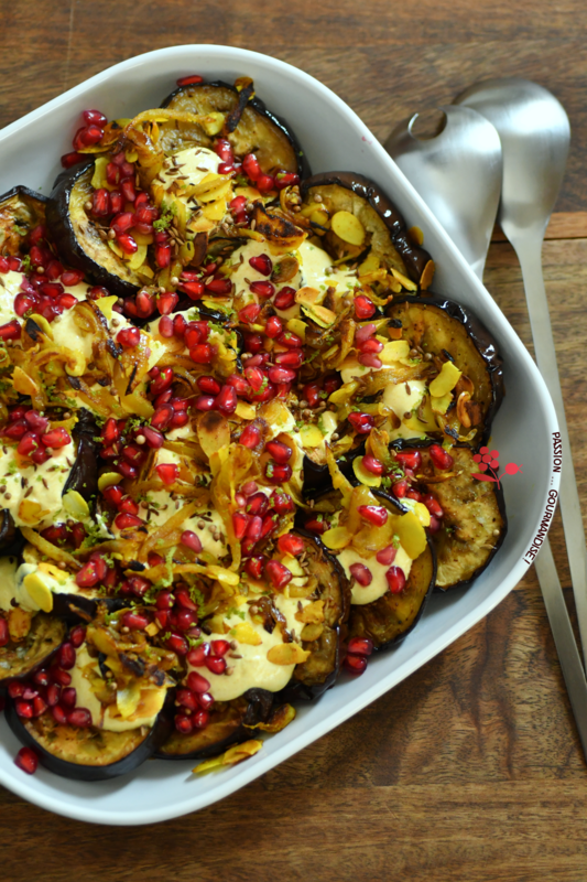 Aubergines rôties, sauce yaourt au curry, oignons frits, amandes & arilles_3