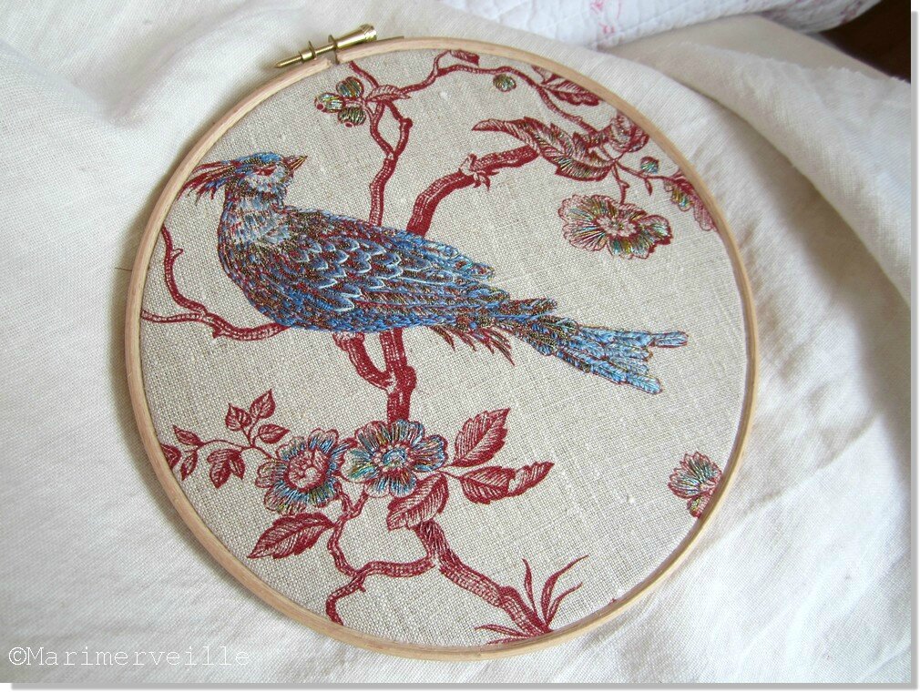 Oiseau brodé sur toile de Jouy - Marimerveille