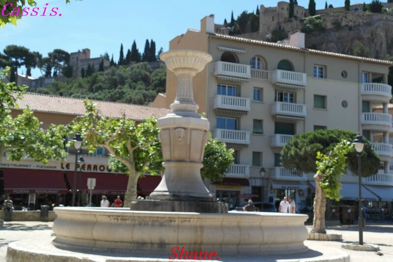 le 30 juin 2013 fontaine au port de Cassis