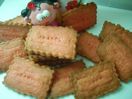 BISCUITS ROSES À LA FRAISE ET AU COQUELICOT recettes dessert Fontainebleau aux biscuits de Reims et au sirop au Coquelicot