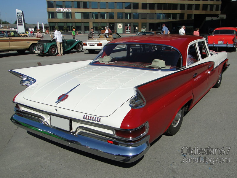 Chrysler Newport 4door sedan-1961-02