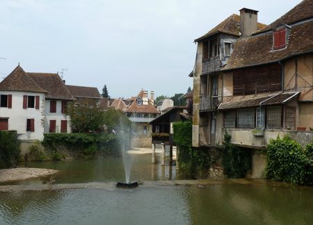 03 Salie en Béarn pont Lalune jet d'eau