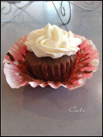 Red Velvet Cupcakes 003