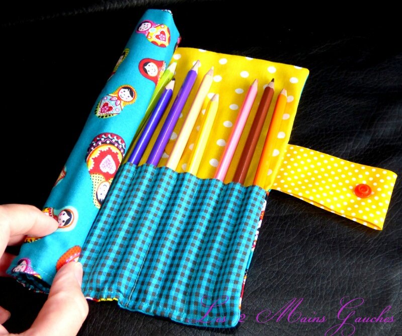 trousse roulée turquoise imprimé matriochkas