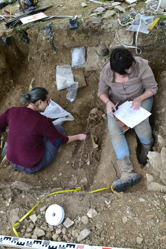 chantier de fouilles archéologiques,site fontevristes ,chapelle saint jean l habit