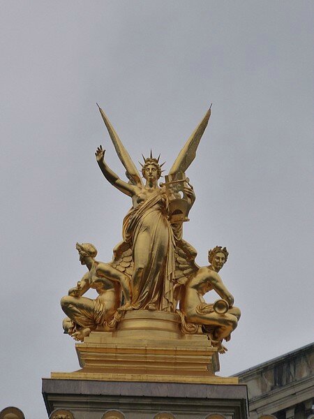 statue sur Opera facade avant
