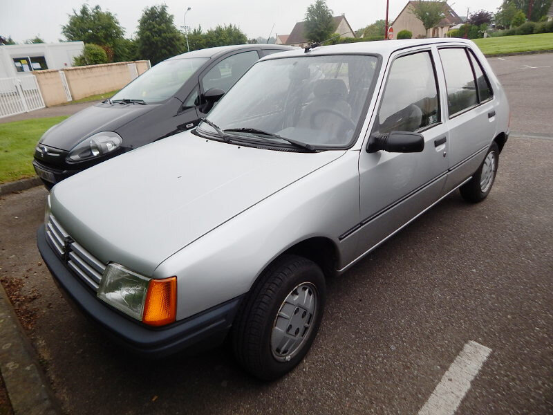 Peugeot205GLDav