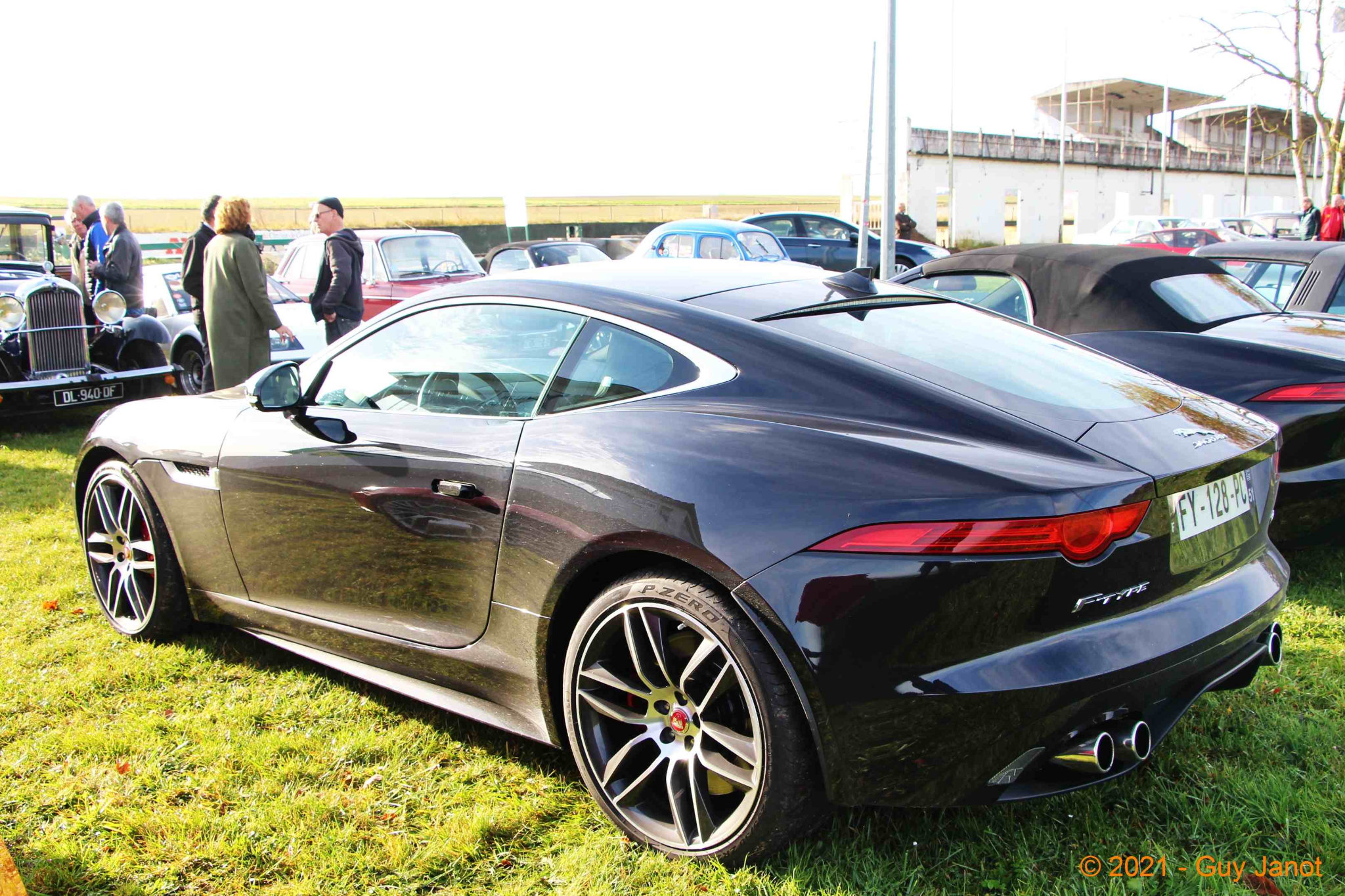 Jaguar F type R_05 - 2016 [UK] GJ_GF