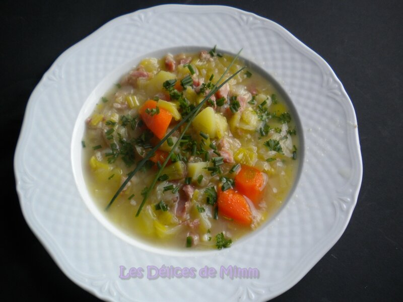 Soupe paysanne aux poireaux et aux lardons