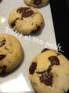 Cookies café noisettes aux pépites de chocolat gros plan 2