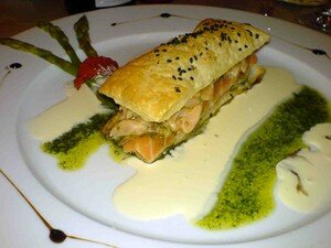 Millefeuille_de_saumon_et_cr_ma_anglaise_au_citron