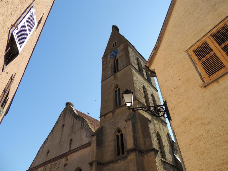 L'église et son clocher gothique érigé vers 1220.