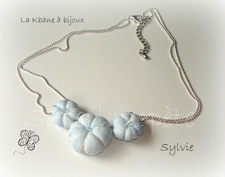 collier 3 potirons tissu bleu pastel1