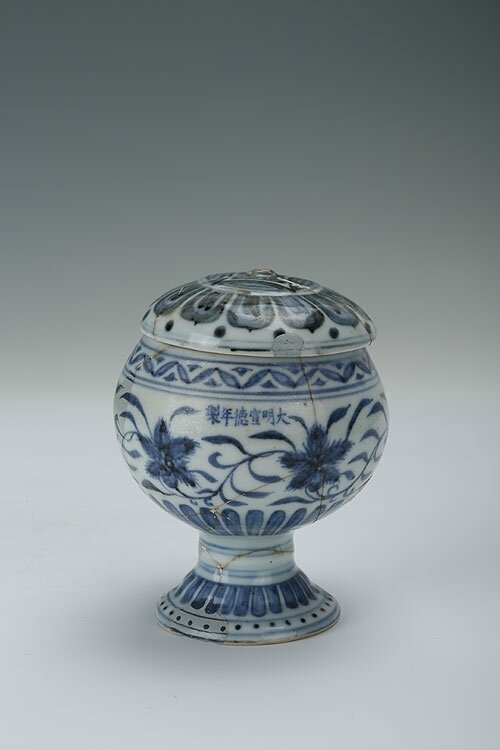 Blue-and-white covered container 'dou' with the design of flowers, Xuande period (1426-1435)