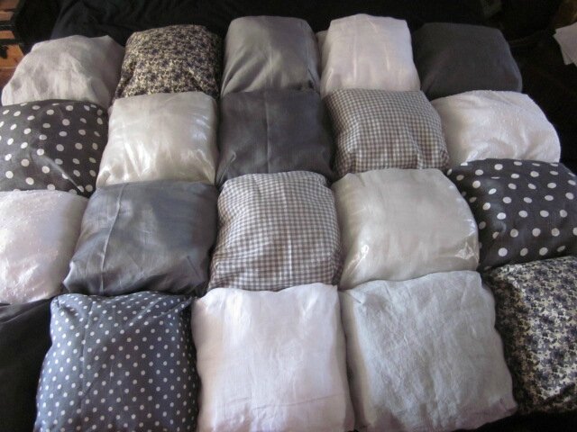 Edredon 20 coussins gris et blanc n°2 (1)