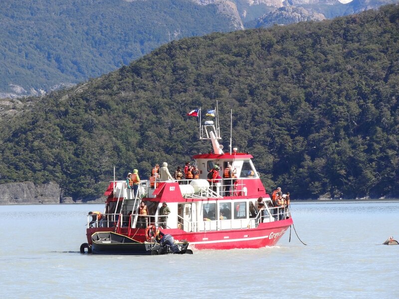 Arrivée du bateau à l'embarcadère - Lac Grey