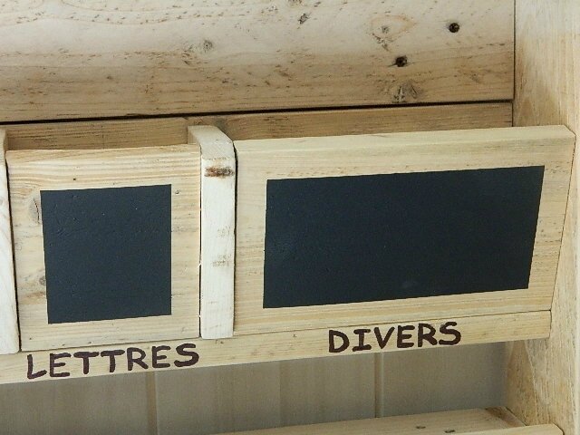 Range courrier en bois letters